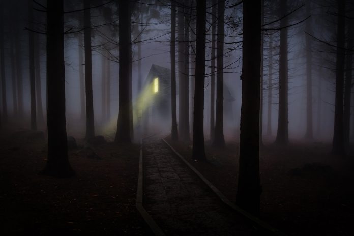 Spooky halloween photo via. Pixaby