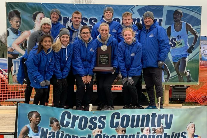 Photo of KCC Cross Country team in Iowa